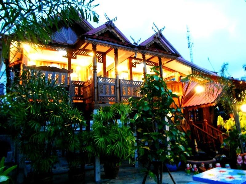 Suksomjai Hotel Rayong Esterno foto
